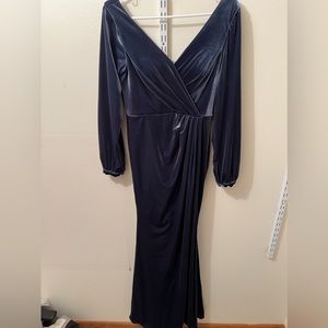 Womens velvet dress. Size M.